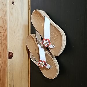 Vionic Floral platform wedge sandal